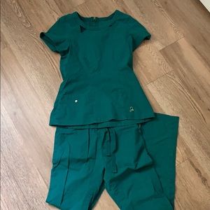Jaanuu Scrub set